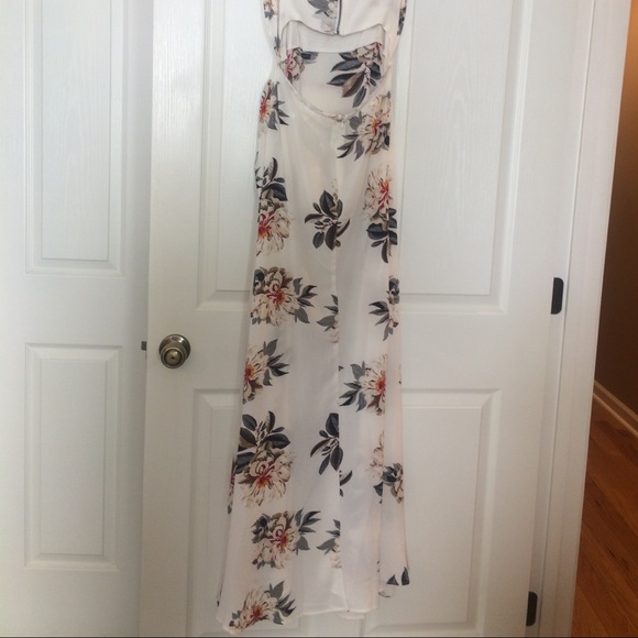 BOHO White Floral Wrap Maxi Dress - Picture 4 of 6